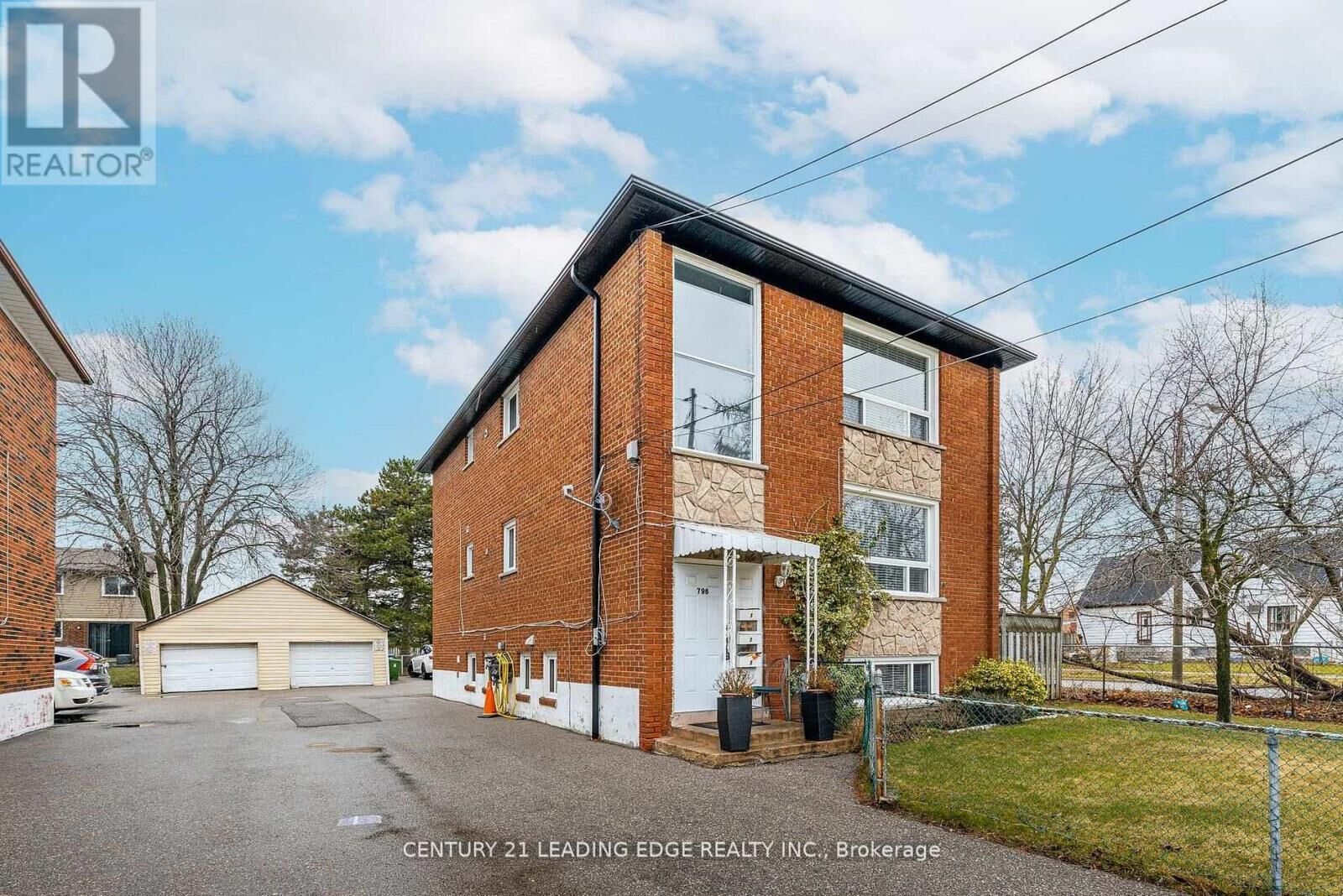 Property Photo: 796 Midland Avenue 1 ON M1K 4E7