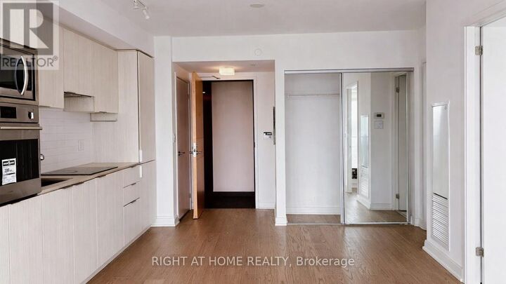 Property Photo: 11 Wellesley Street West 4301 ON M4Y 0G4