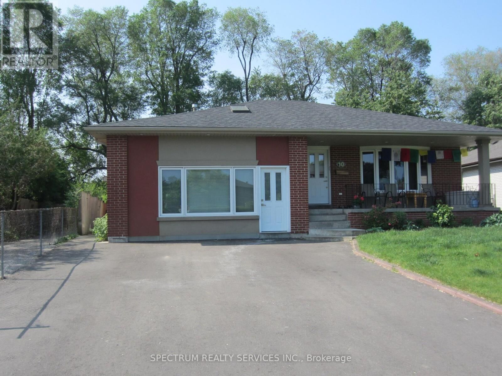 Property Photo: 10 Elrose Rd Road Unit G ON L6T 2C2