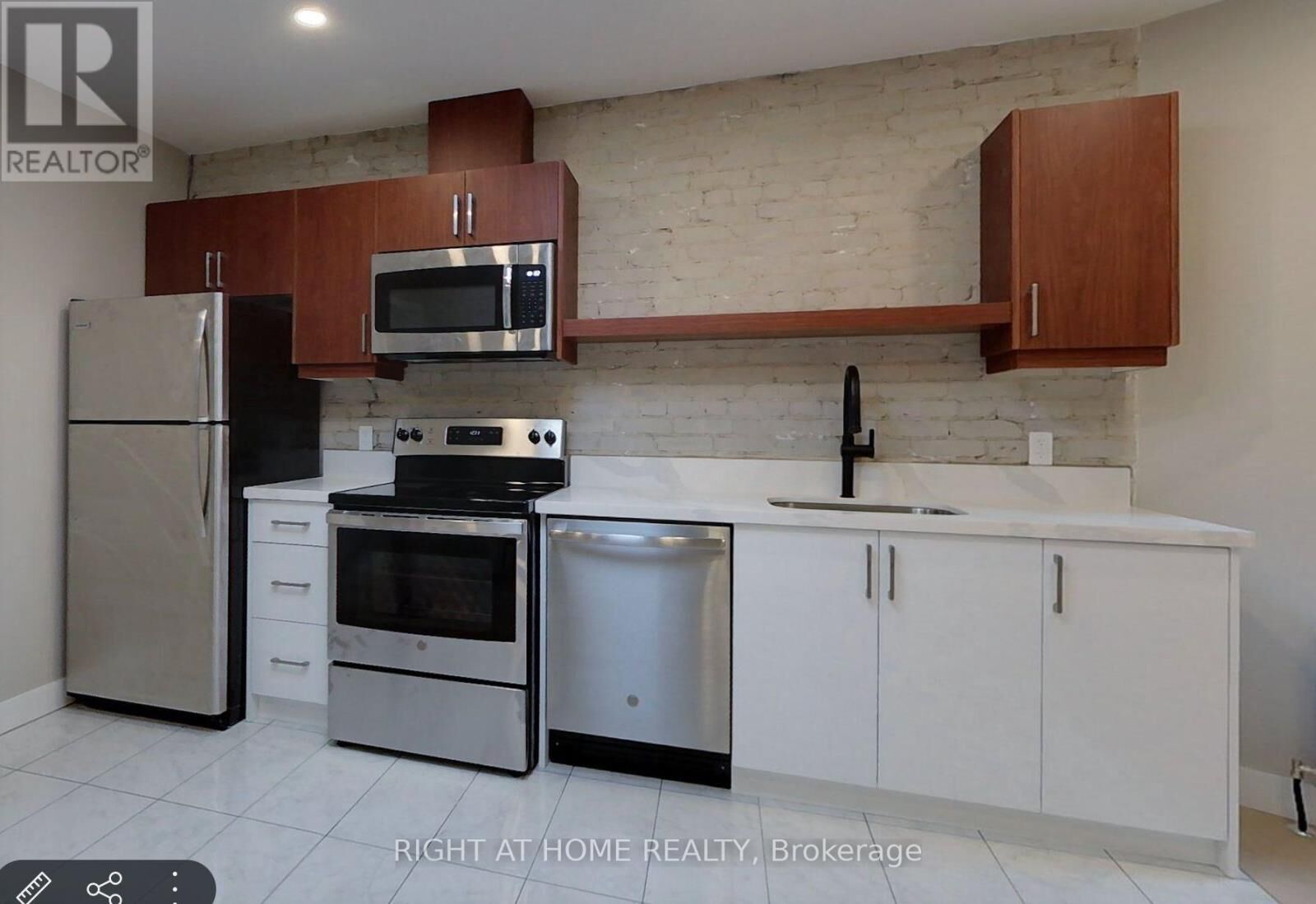 Property Photo:  1022 Bloor Street West 2A  ON M6H 1M2 