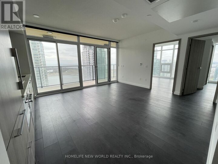 Property Photo: 3 Concord Cityplace Way 4111 ON M5V 0X4