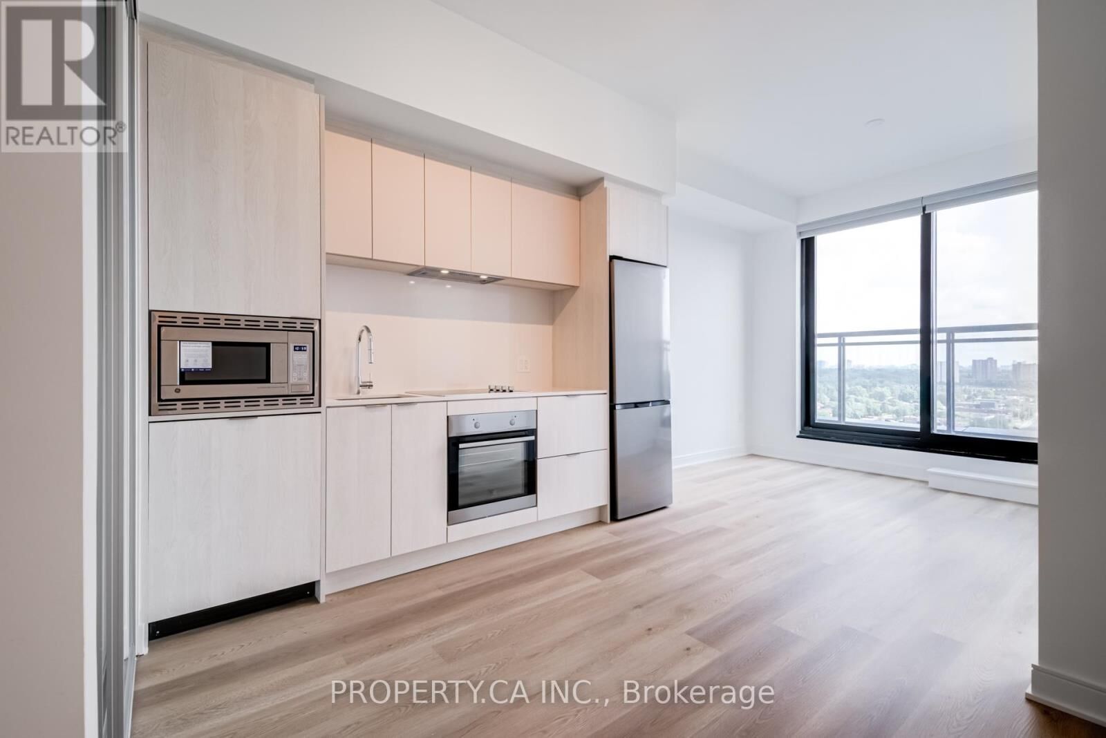Property Photo:  86 Dundas Street East 1705  ON L5A 0B1 