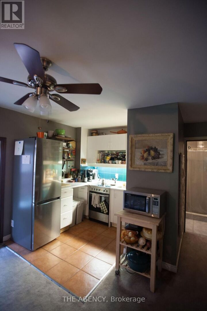 Property Photo:  43 Indian Road Crescent 2F  ON N6P 2E9 