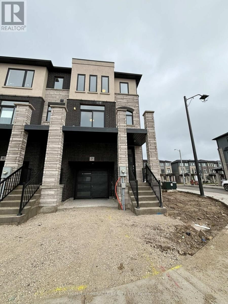 Property Photo:  155 Equestrian Way 7  ON N3E 0E8 