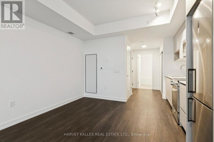Property Photo:  801 The Queensway 512  ON M8Z 6A8 