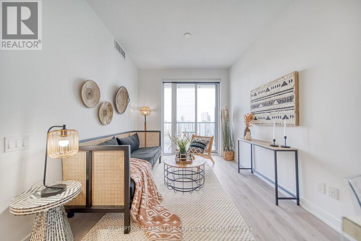 Property Photo: 3 Gloucester Street 806 ON M4Y 0C6
