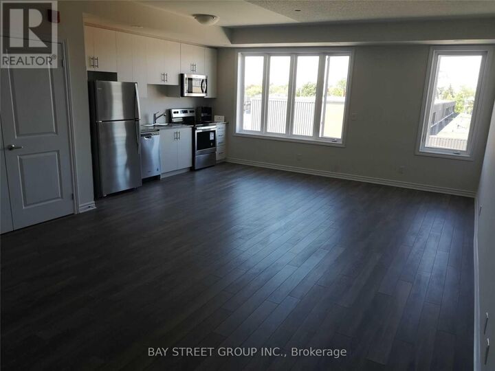 Property Photo:  95 Eastwood Park Gardens 7  ON M8W 0B9 