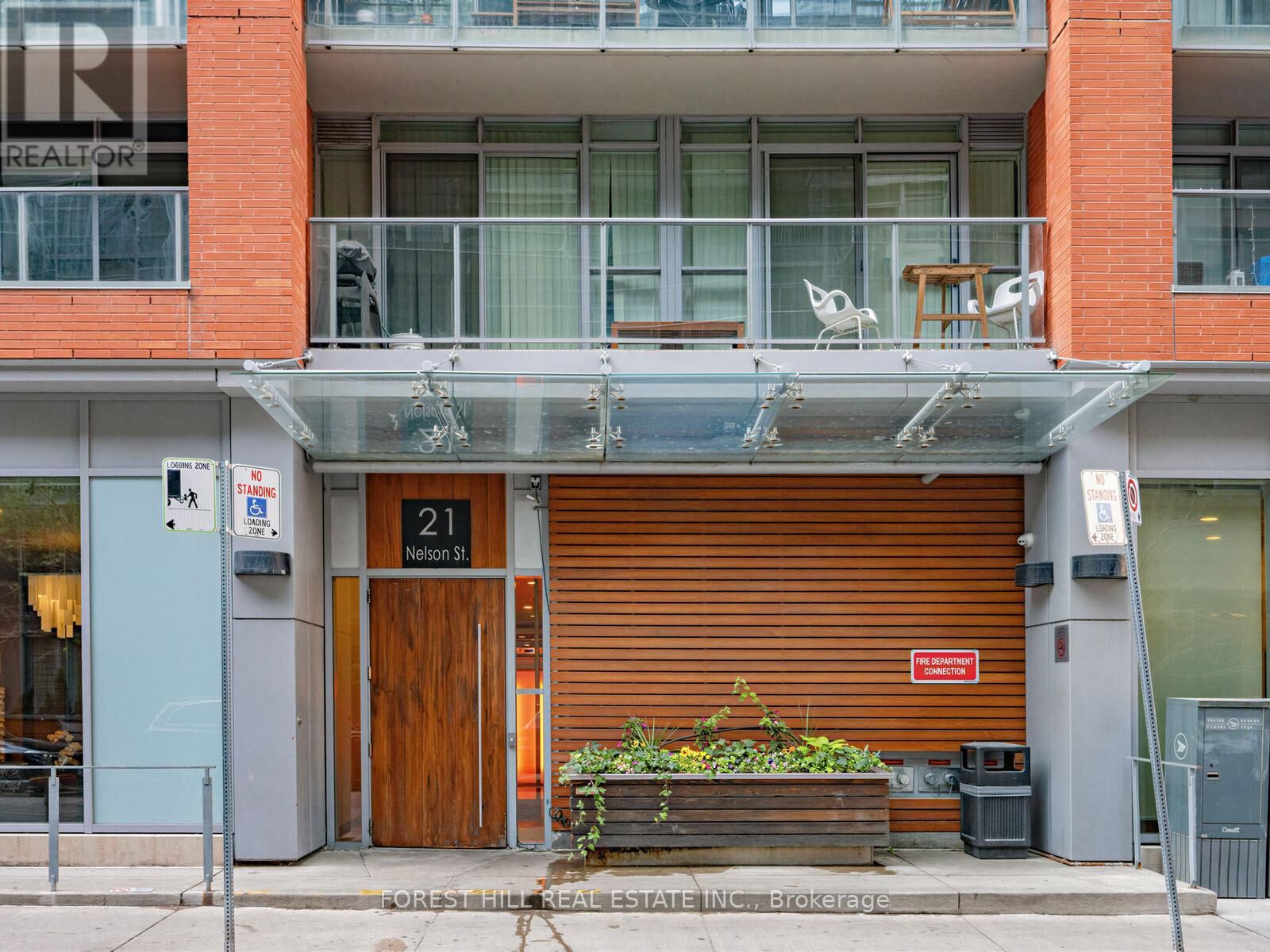 Property Photo:  21 Nelson Street 1019  ON M5V 3H9 