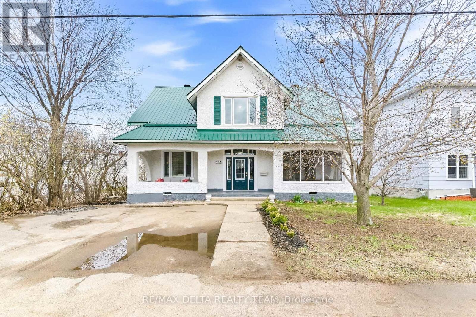 Property Photo: 703 Front Street North ON K8A 6J4