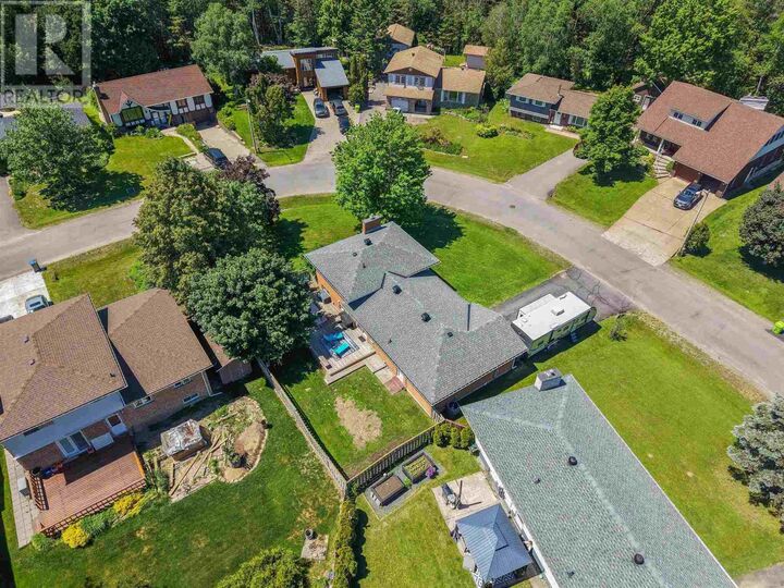 Property Photo:  81 Fort Creek Dr  ON P6C 5V1 