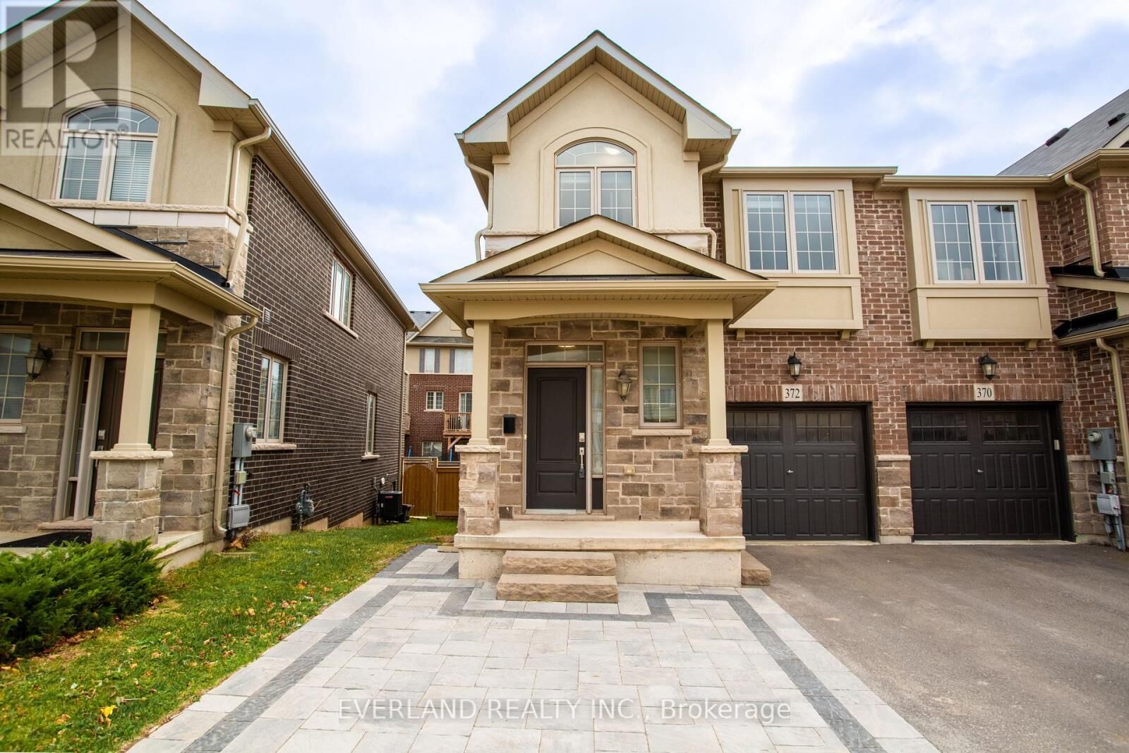 Property Photo: 372 Threshing Mill Boulevard ON L6H 0P6