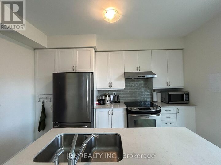 Property Photo:  15 Wildflower Way Suite A  ON M1E 2T1 