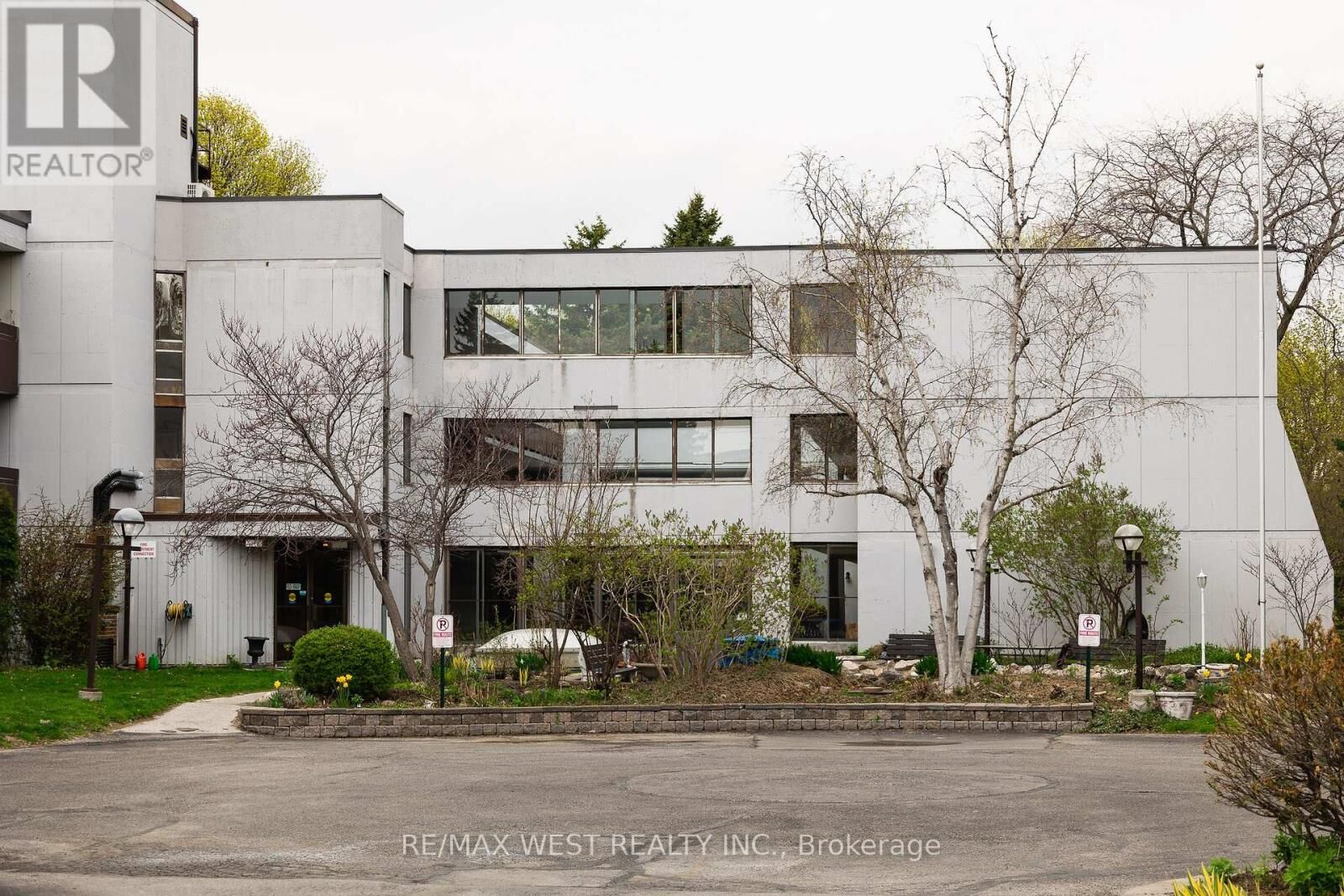 Property Photo: 50 Old Kingston Road 1-202 ON M1E 4Y1
