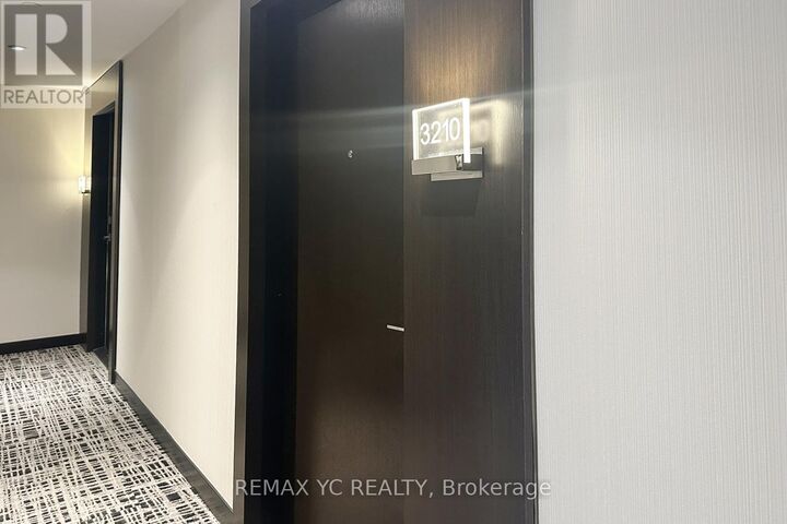 Property Photo:  2221 Yonge Street 3210  ON M4S 2B5 