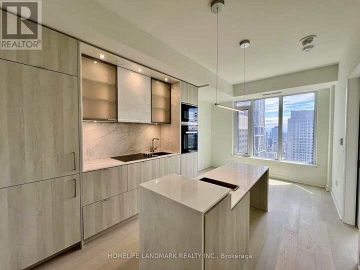 Property Photo: 11 Yorkville Avenue 4108 ON M4W 1L2