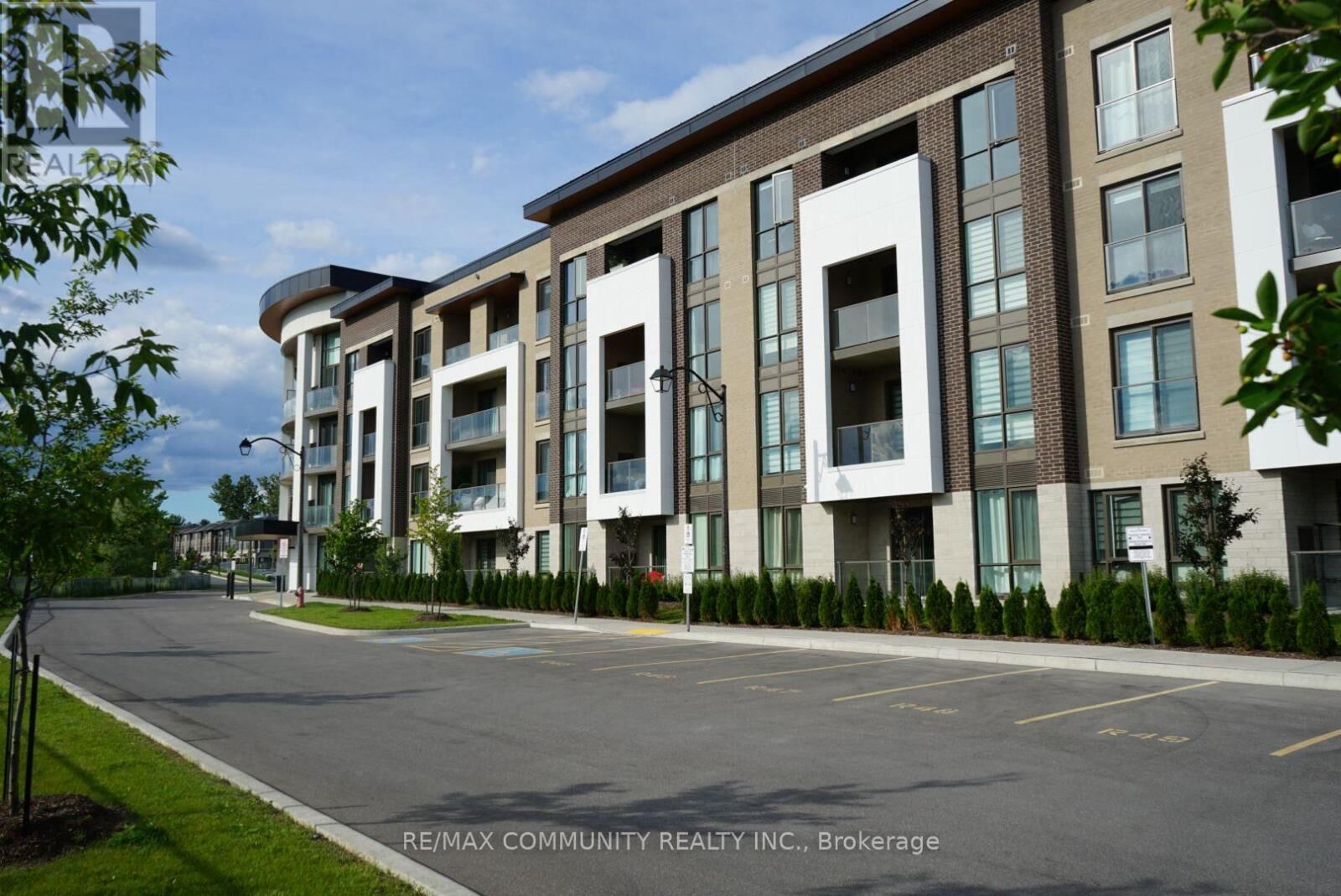 Property Photo:  385 Arctic Red Drive 117  ON L1L 0W9 