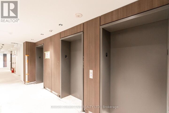 Property Photo:  1035 Southdown Road 605  ON L5J 0A2 