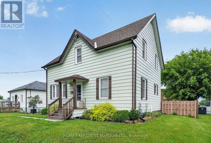 Property Photo:  83 Eleventh Street East  ON K6H 2Y3 