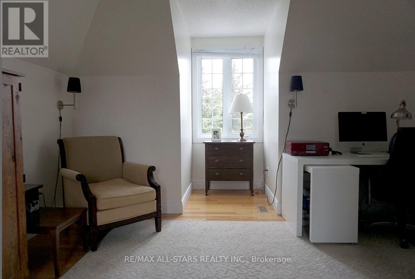 Property Photo:  27 Tranmer Road  ON L4A 7X4 