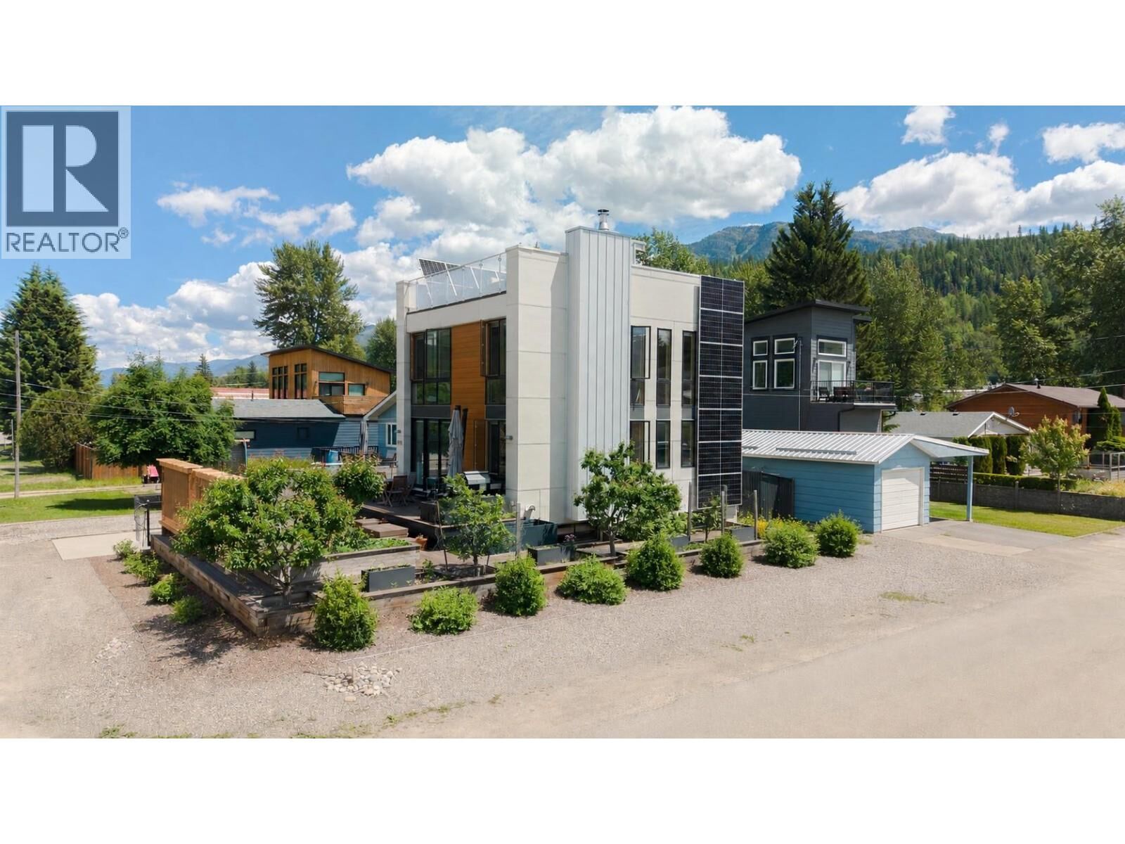 Property Photo: 1502 2nd Avenue BC V0B 1M0