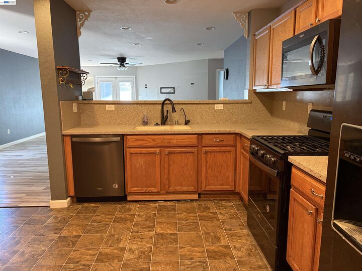 Property Photo: 1112 Yellowhammer Dr CA 95363