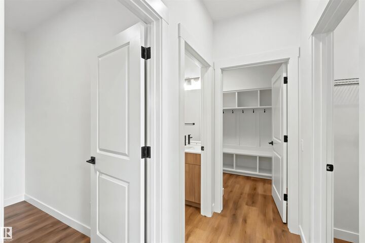 Property Photo:  2232 5 Avenue SW  AB T6X 3L8 