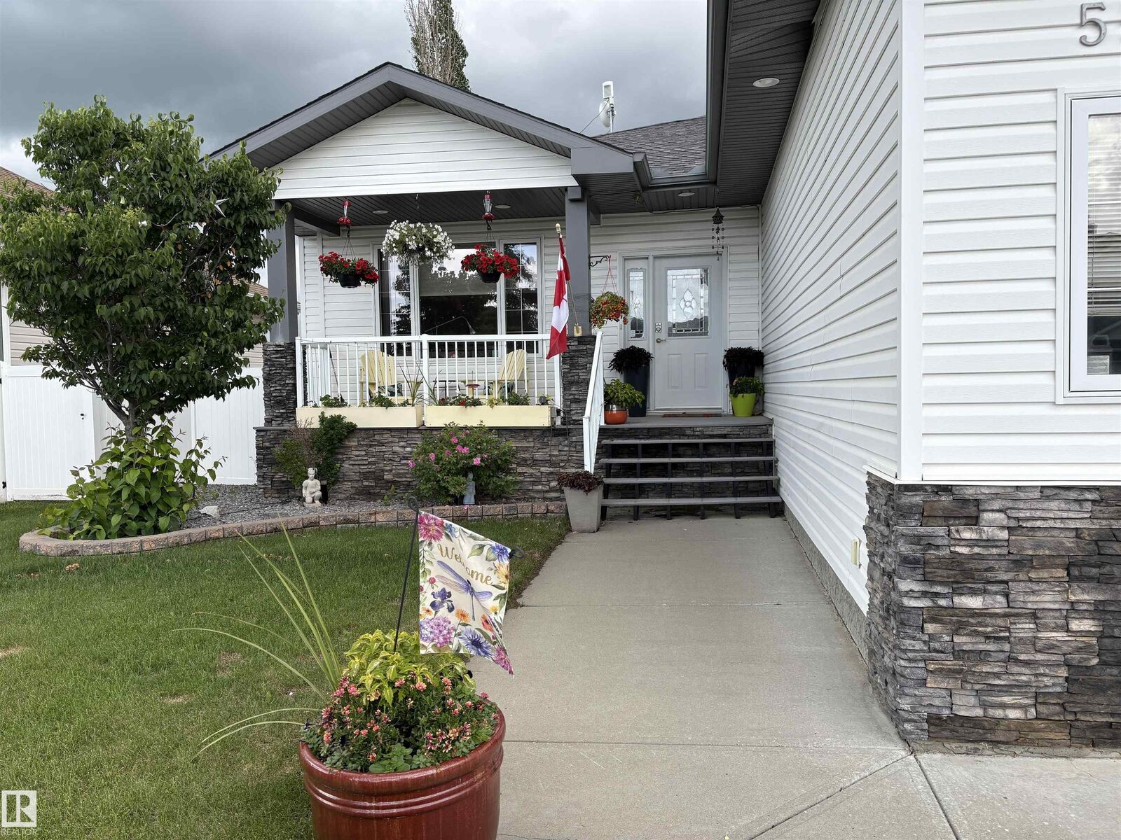 Property Photo:  5528 43 Street  AB T0B 2R0 