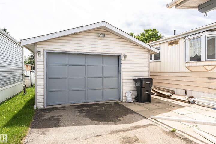 Property Photo: 1031 West Mt Crescent NW AB T5S 1T6
