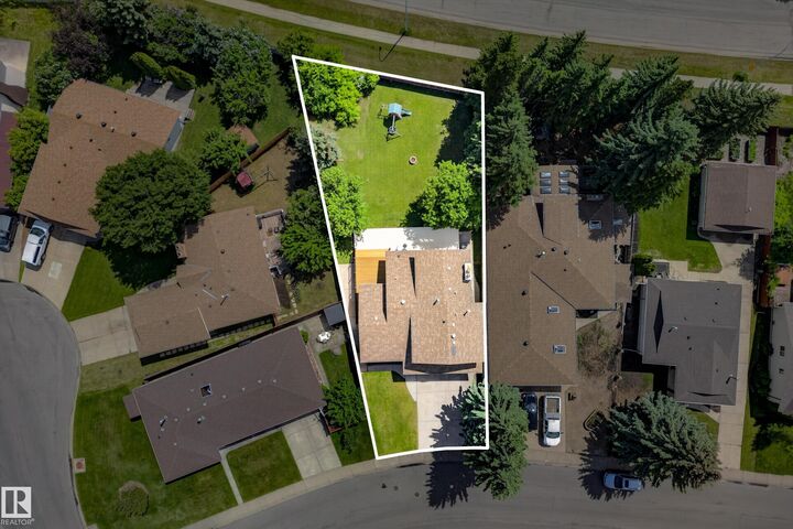 Property Photo:  55 Ekota Crescent NW  AB T6K 2J6 