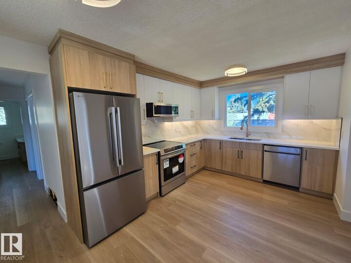 Property Photo:  18526 86A Avenue NW  AB T5T 1J6 