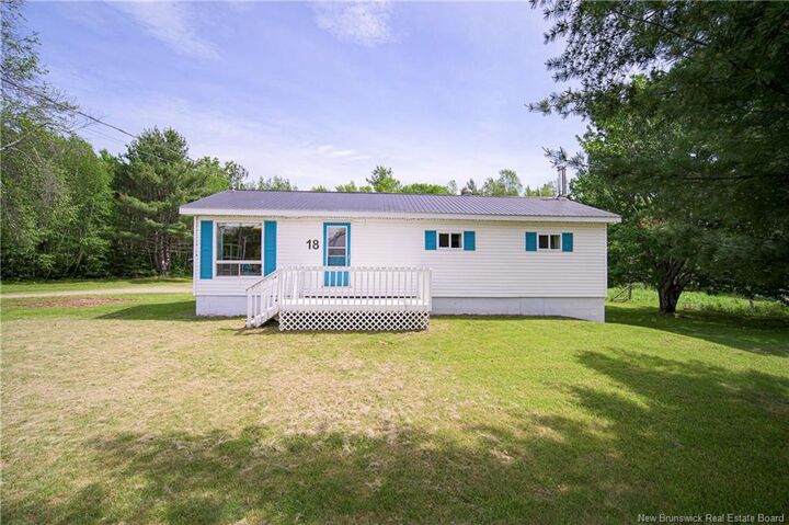 18 Hazelton Road — photo 1