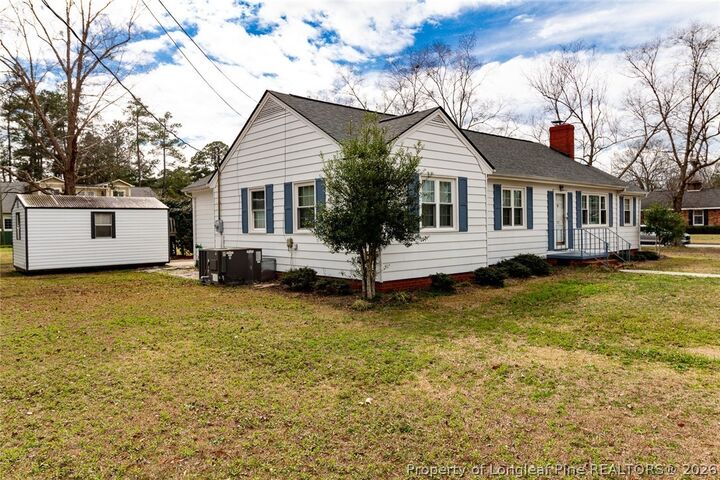 Property Photo: 717 W Cutlar Street NC 28384