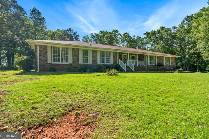 Property Photo:  5023 Veterans Mem. Pkway.  AL 36863 