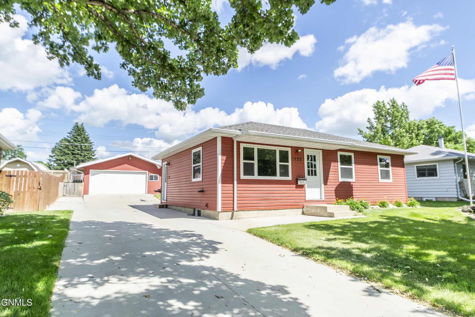 Property Photo:  1733 Ryan Drive  ND 58501 