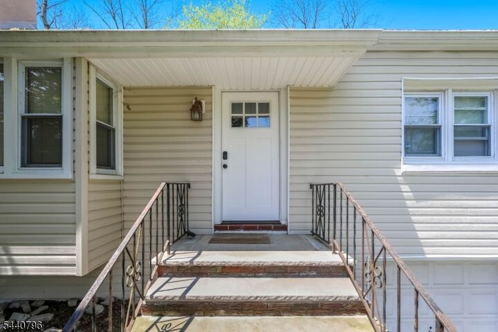 Property Photo:  6 Waughaw Rd  NJ 07082 