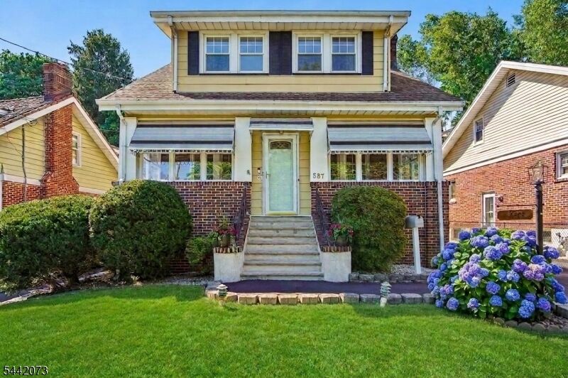 Property Photo:  587 Woodland Ave  NJ 07092 