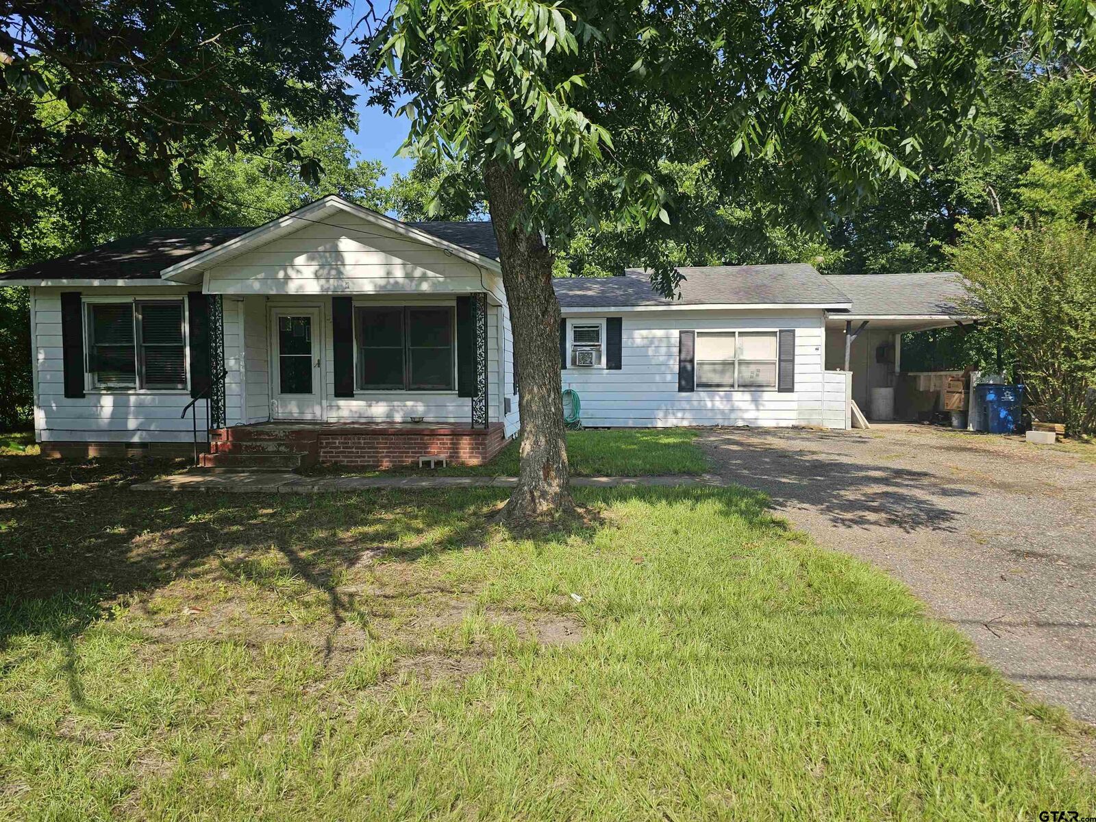 Property Photo: 2000 Laura Lee TX 75662