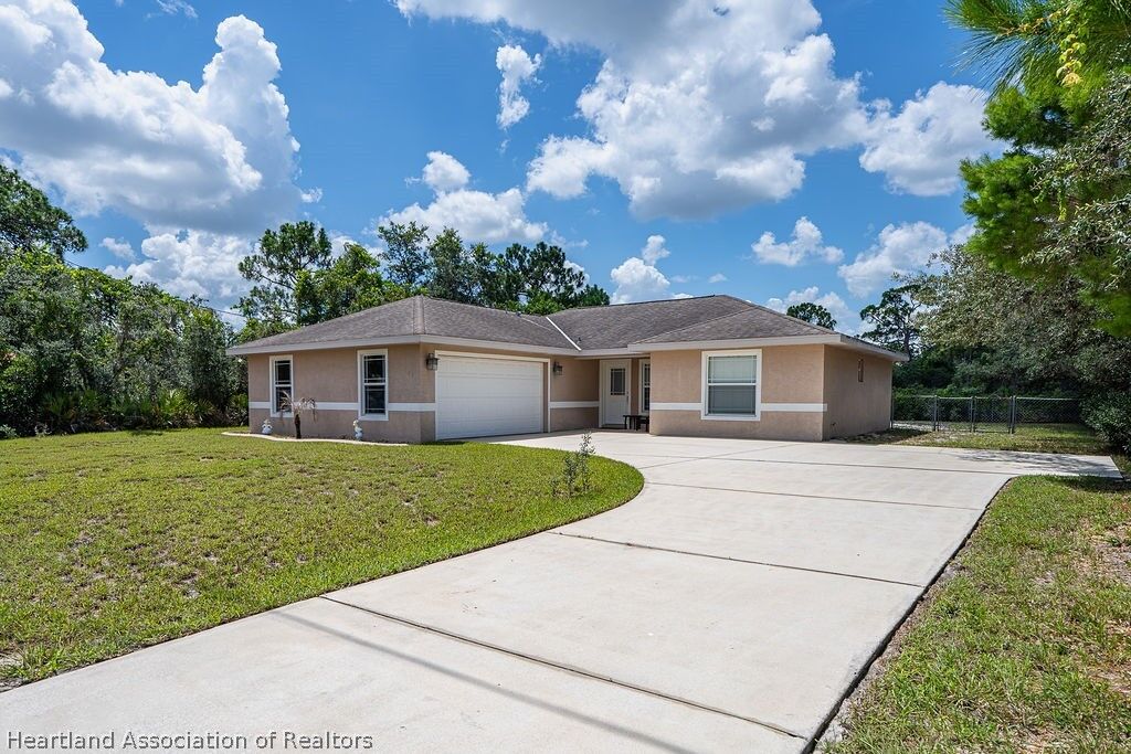 Property Photo:  308 Cardinal Avenue  FL 33870 