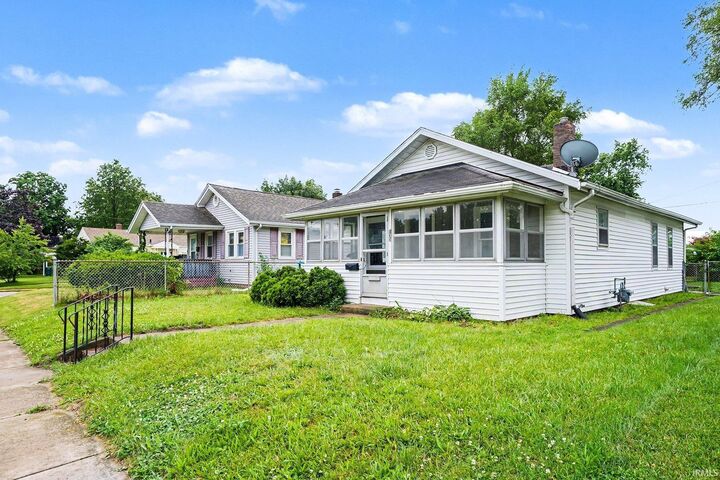 Property Photo: 133 E Edgar Avenue IN 46545-6313