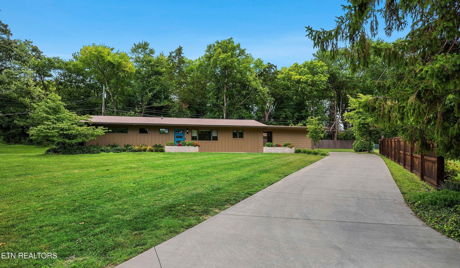 Property Photo:  828 Abington Lane  TN 37909 