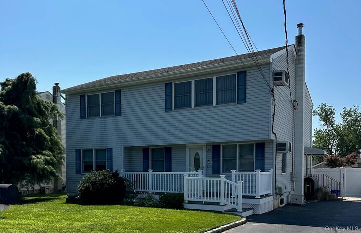 Property Photo:  54 17th Street  NY 11704 