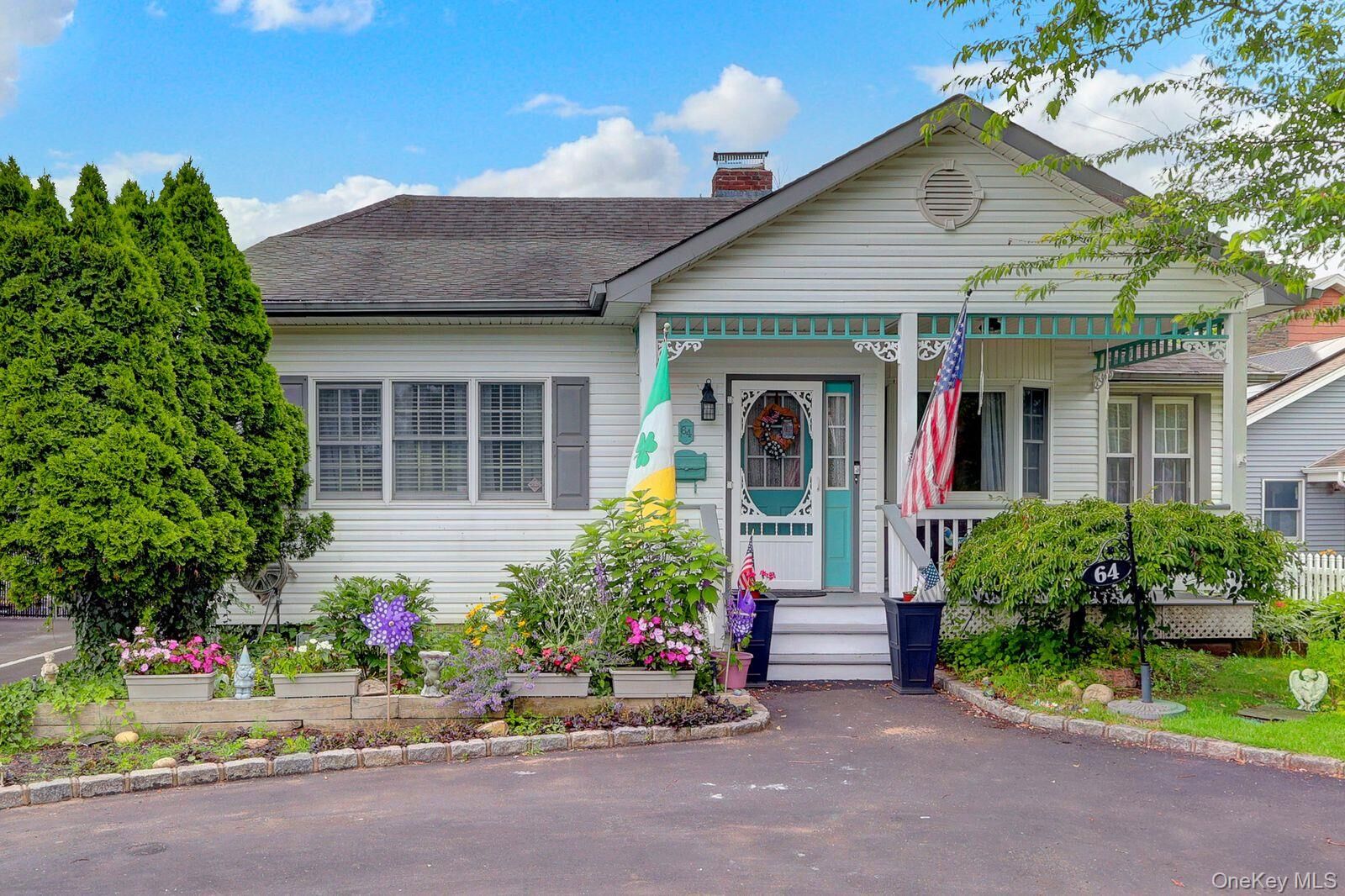 Property Photo:  64 Hamilton Street  NY 11701 