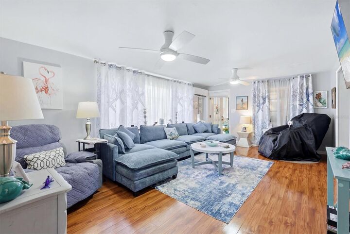 Property Photo: 1006 42nd Avenue Drive E FL 34222