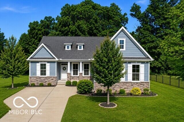 Property Photo:  1736 Chateaux Trace  IN 46143 