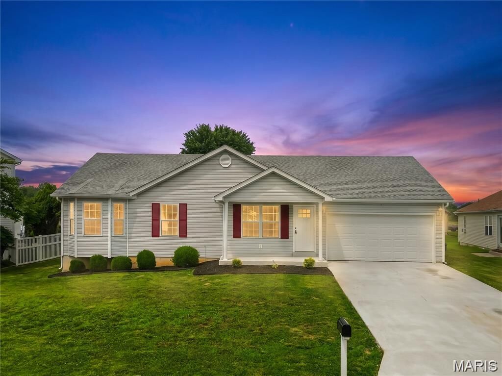 Property Photo:  104 Briarwood Drive  MO 63362 