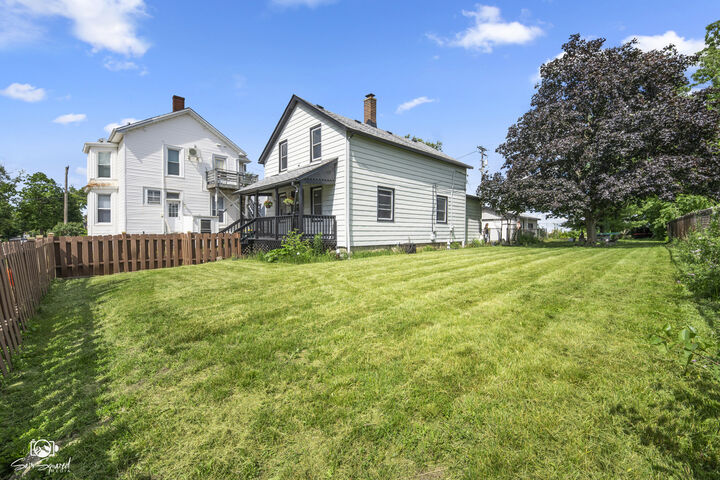 Property Photo:  116 N Hickory Street  IL 60435 