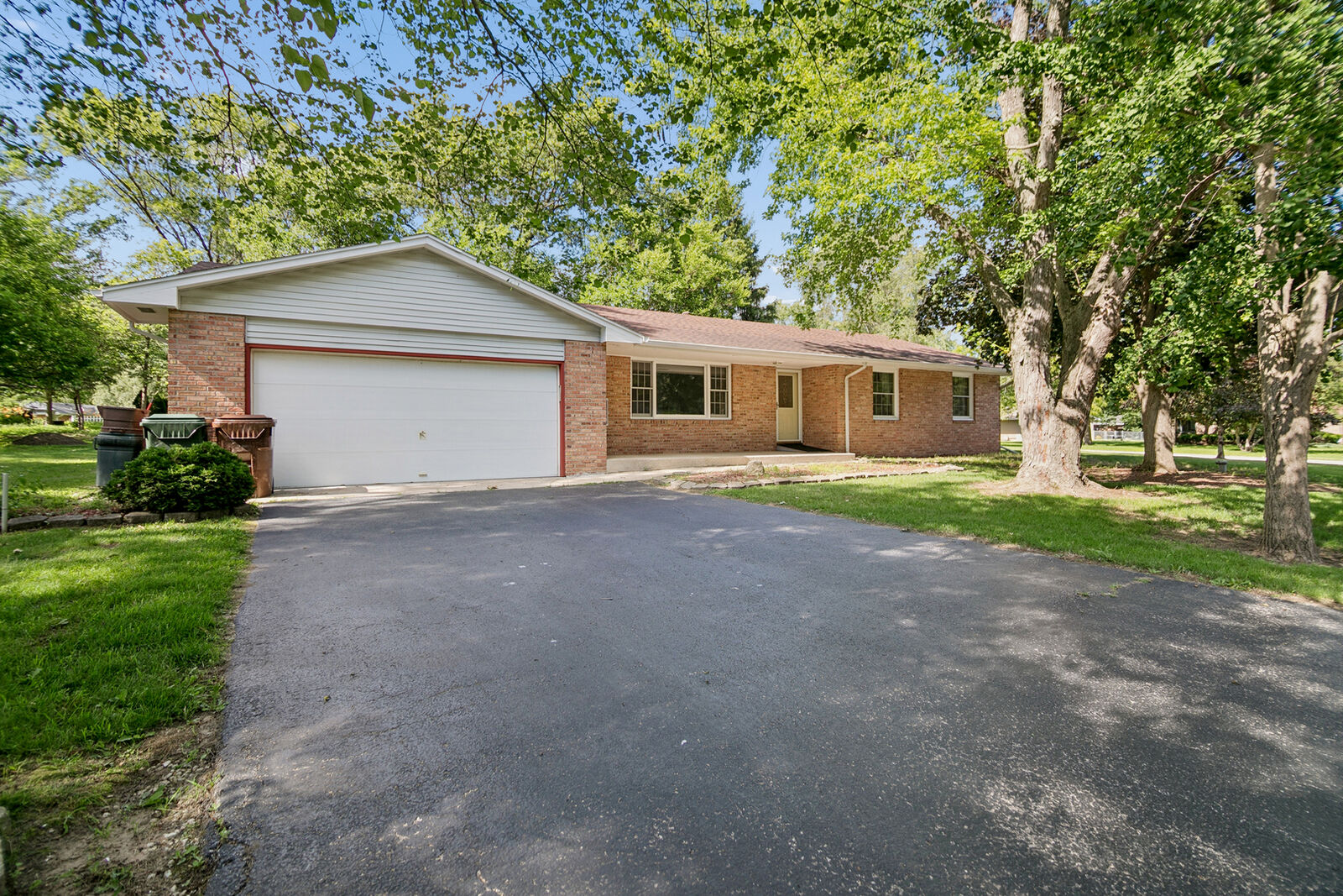 Property Photo:  2621 E Heritage Drive  IL 60901 