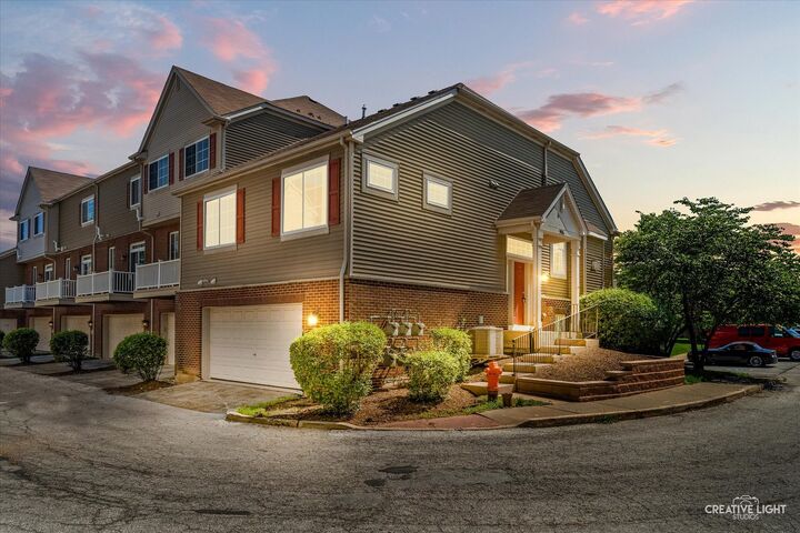 Property Photo:  906 Neudearborn Lane  IL 60563 