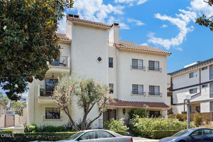 Property Photo:  227 S Madison Avenue 304  CA 91101 
