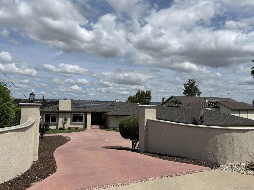 Property Photo:  